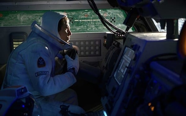 14. Где мы видели этого астронавта?