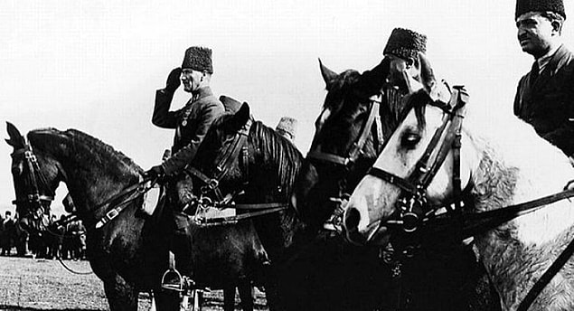 Kütahya-Eskişehir Muharebesinde Yunan harekatı başarılı oldu ve düzenli ordumuz feci bir bozguna uğradı.