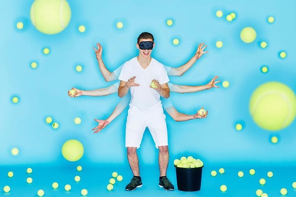 6. Но и это еще не все его достижения: он установил рекорд по ловле теннисных мячиков (поймал 32 за одну минуту)