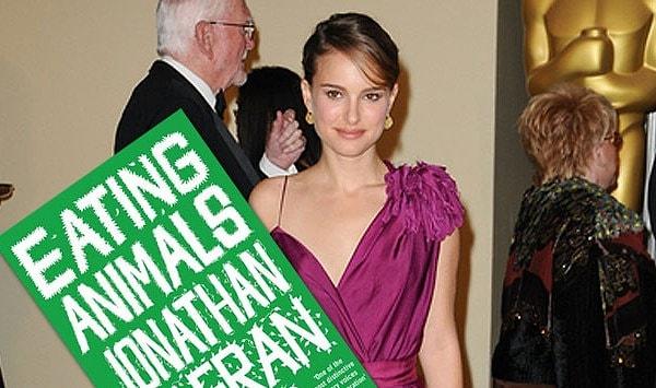 9. Natalie Portman aynı zamanda savaş karşıtlığı, hayvan hakları gibi pek çok alanda da çalışıyor ve çok uzun zamandır vegan yaşam biçimini benimsemiş!