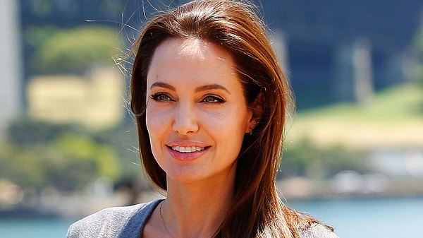 7. Анджелина Джоли