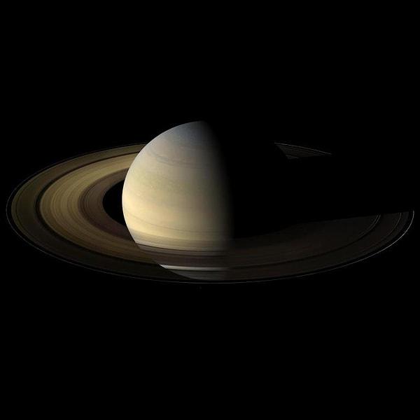 1. Ağustos 2009'da NASA’nın uzay aracı Cassini, Satürn üzerinde bir ekinoksa tanıklık eden ilk robotik uzay görevlisi olmuştu.