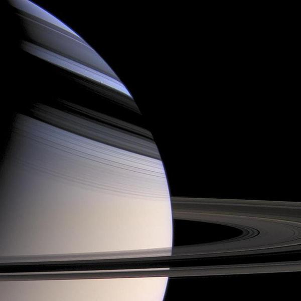 10. Cassini'den bütün güzellikleriyle harika bir Satürn portresi.