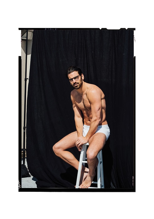 1. Nyle DiMarco oldukça yetenekli bir adam.