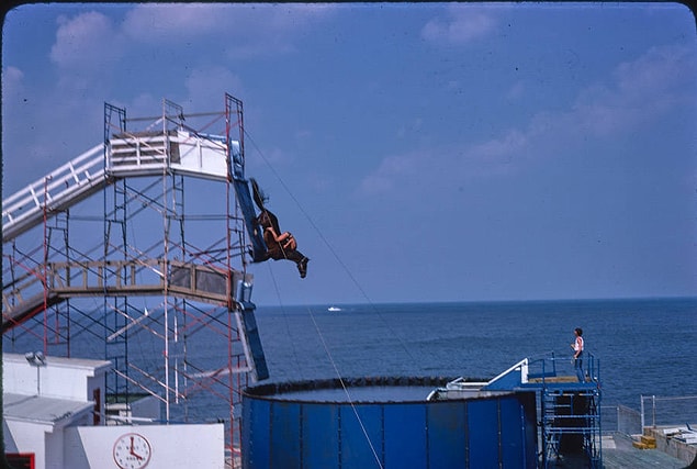 20. Atlantic City'nin Steel Pier parkında antrenman yapan bir at 1978.