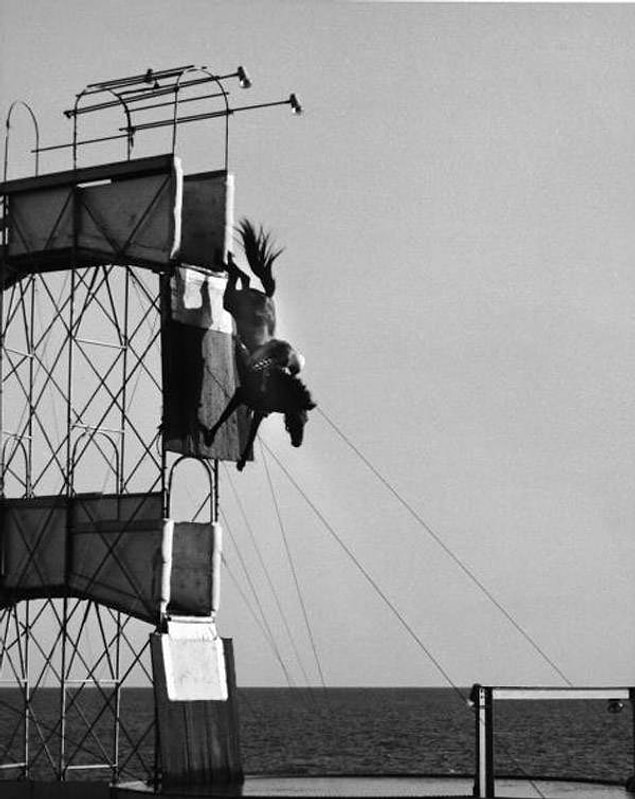 21. 1940'lı yıllarda çekildiği tahmin edilen bir fotoğraf.