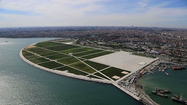 'Kent içinde yaratamadığımız yeşil alanlar ile koruyamadığımız sahil şeridini dolgu alanları yaparak telafi etmeye çalışıyoruz.'