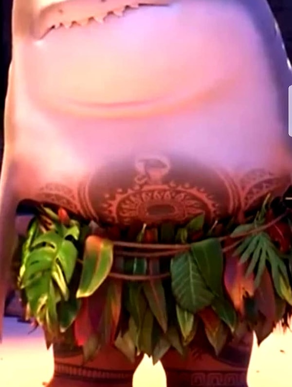 4. Когда Мауи из "Моана" превращается в акулу, в его татуировке тоже появляется рисунок акулы