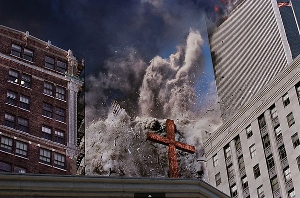 14. Падение Южной башни рядом с Крестово-Троицкой церковью.