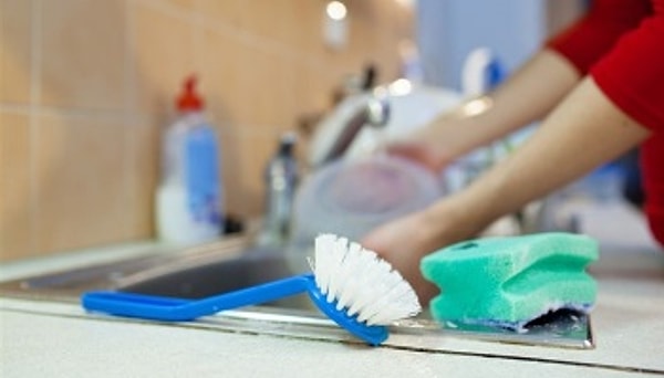 7. Дезинфицирование спонжей - тоже не вариант... Исследователи установили, что на тех спонжах, которые регулярно подвергаются этой процедуре, тоже содержится немалое количество бактерий.