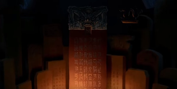 И наконец, глаза дракона, изображенного на плите в домашнем храме, загораются, символизируя, что Мулан и стала тем самым Большим драконом, отправившись на войну