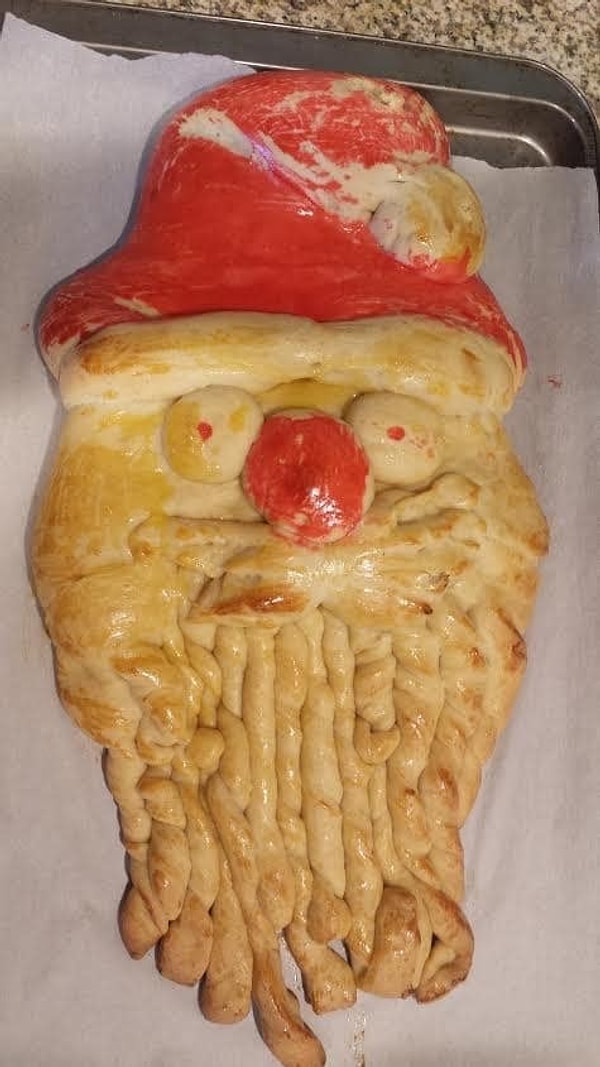 12. Хлеб "Санта-Клаус" смотрит прямо в душу...