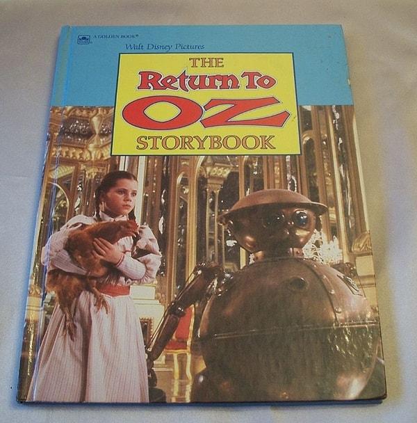 11. Mila'nın İngilizce okuduğu ilk kitap 'Return to Oz' (Oz'a Dönüş).