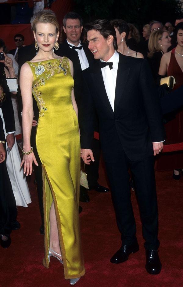 2. Biraz daha geçmişe gittiğimizde karşımıza 1997 yılındaki törene, Dior imzalı 2.000.000$'lık elbisesiyle katılan Nicole Kidman çıkıyor.