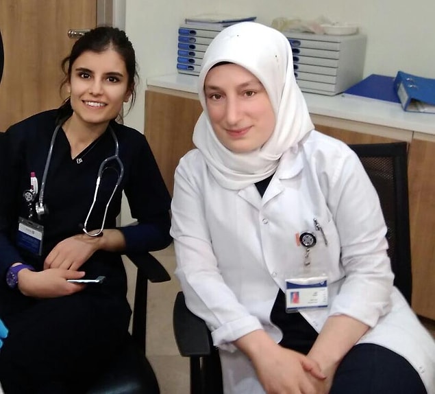 Cevahir araçtayken, boynundaki şalı lastiğe dolandı. Araç pist kenarındaki lastik bariyerlere çarparak durdu.