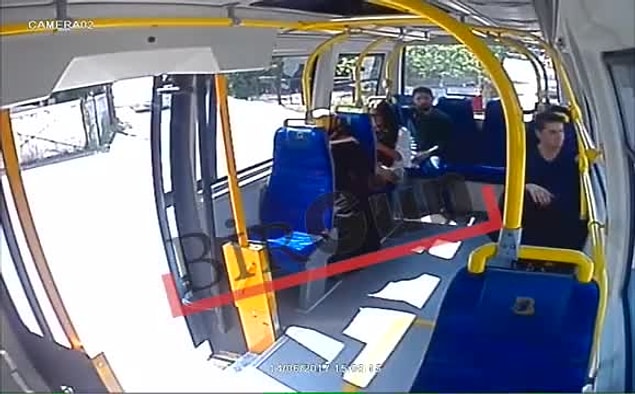 Hazırlanan rapora göre Kızılateş saldırmadan önce saçlarını okşamış...