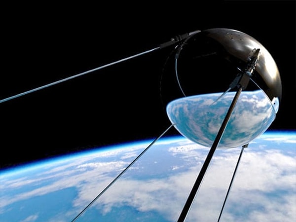 12. В каком году был запущен в космос первый советский искусственный спутник Земли?