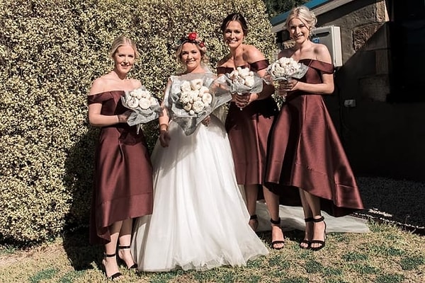 4. Кстати, для подружек невесты эти букеты стали большим сюрпризом - ведь Пейдж держала эту новость в секрете.