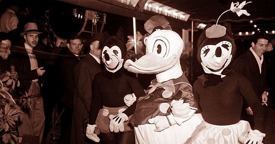 17 криповых винтажных костюмов из Диснейленда, которые испугают не только детей