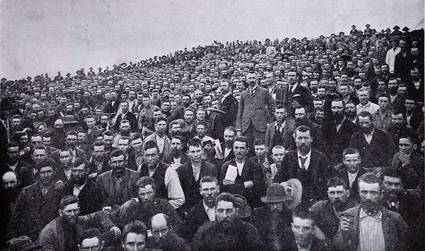 11. Всех этих мужчин вывезут из страны, а их жен и детей отправят в концлагеря