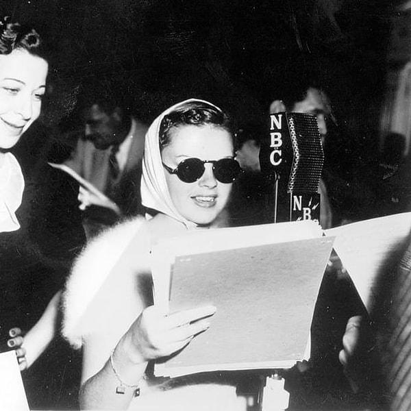 5. Ünlü medya şirketi Metro-Goldwyn-Mayer, Judy Garland'ın kilo vermesi gerektiğine kanaat getirince onu tavuk suyu çorbası, sade kahve ve günde 80 sigara içeren sıkı bir rejime başlattı.