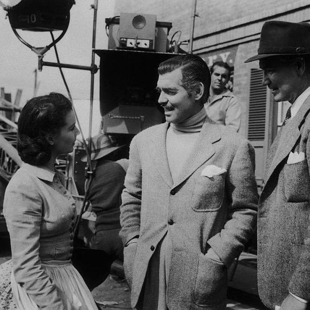 14. Yönetmen Victor Fleming daha abartılı bir dekolte için kostüm tasarımcısı Walter Plunkett'ten Vivien Leigh'in göğsünü bantlamasını istemişti.