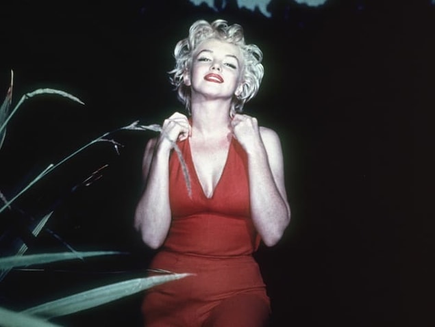 19. Marilyn Monroe kırmızının en güzel tonunu yakalamak için 5 farklı ruj ve parlatıcı kullanıyordu.