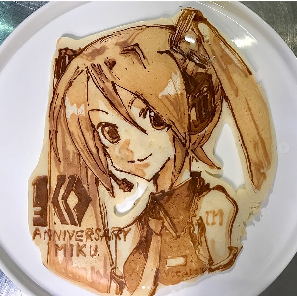 13. Вокалоид Мику Хацунэ