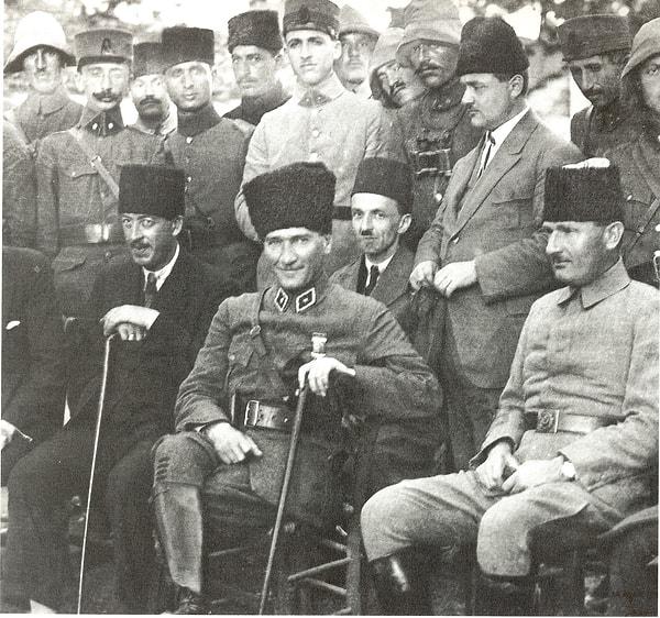 Mustafa Kemal Paşa Samsun'a çıkar çıkmaz Genelkurmay'a gönderdiği raporun hemen ardından, ailesine de durumunu haber verdi.