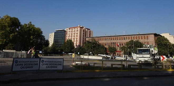 Meclis Önündeki Atatürk Meydanı Yıkıldı: Belediyeden 'Yenilenecek' Açıklaması