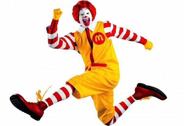 Palyaço figürleri arasında en az korkutucu (ya da en sevimli) olanı sanıyoruz ki Ronald McDonald, onun hakkını yemeyelim.