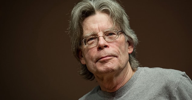 6. Stephen King’in ciddi bir bir alkol ve kokain bağımlılığı varmış ve bunu 8 yıl boyunca ailesinden gizlemeyi başarmış.