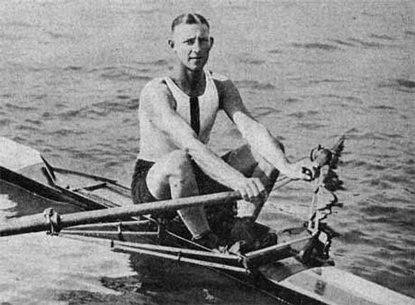 8. 1928 Olimpiyatlarında kürek çekme müsabakalarından birinde Avustralyalı Bobby Pearce yarışın ortasında durup karşıdan karşıya geçen ördek ailesine yol vermiş ve buna rağmen birinci gelmiş.