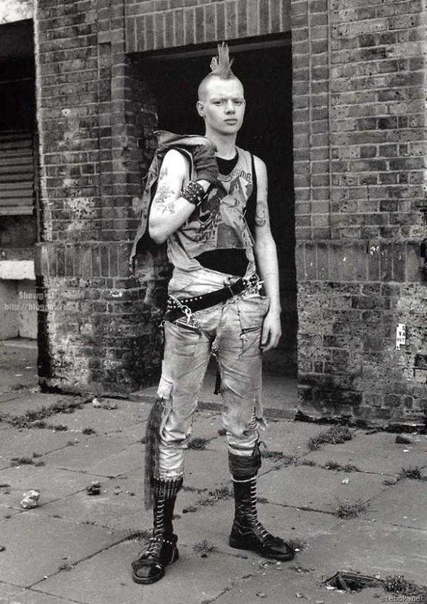 2. Однако в советском андеграунде существовало множество различных субкультур.