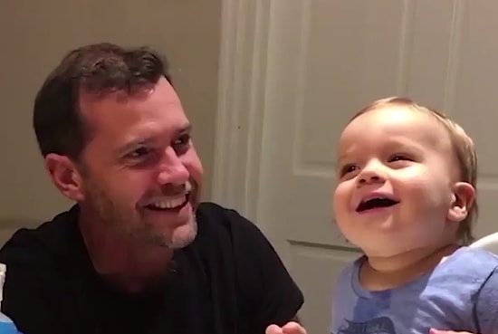 Çocuğuyla Birlikte Beatbox Yapan Babadan Terapi Etkili Video