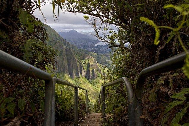 1. Haʻikū Stairs Hike (Oahu, Hawaii)
