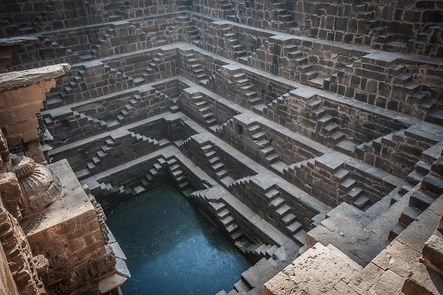 4. Chand Baori (Abhaneri, Hindistan)