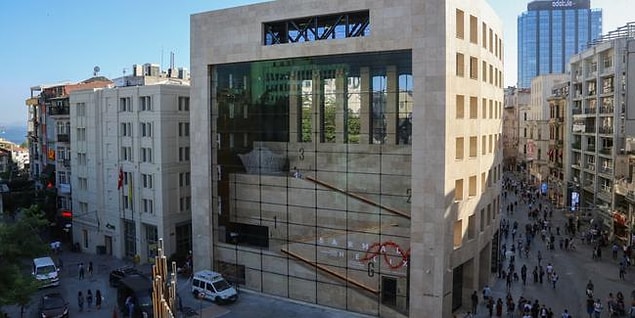 Bundan böyle Yapı Kredi Kültür Sanat’ın Galatasaray’daki yenilenen binasında tekrardan yükselecek olan heykelin artık güvende olduğu düşünülse de, bu yeni lokasyonun sanatseverlerde bir burukluk yarattığı da bir gerçek.