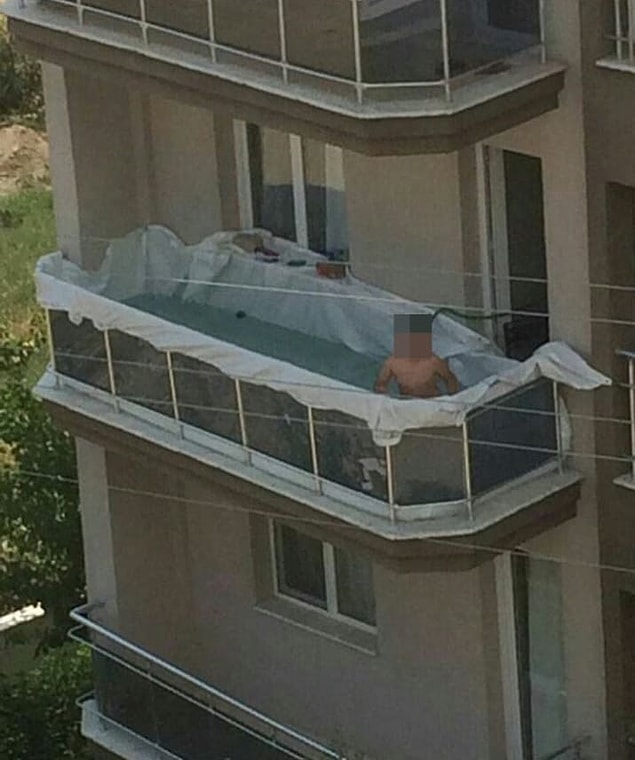 21. Balkona havuz fikrini gerçekleştiren adam!