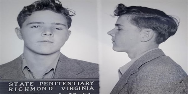 13 yaşına geldiğinde üvey ağabeyi ile beraber hayvanlara işkence edip daha sonra onlara tecavüz ediyorlardı.