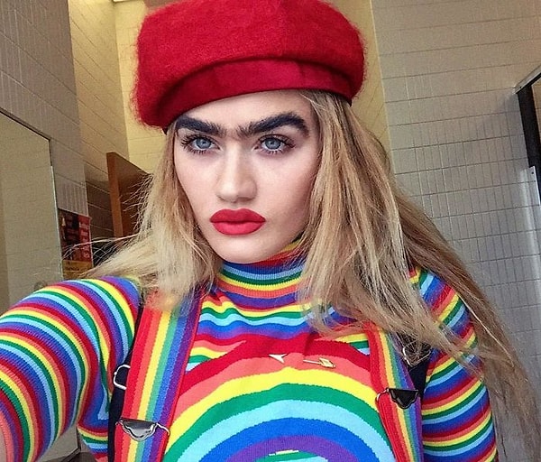 4. София отмечает свои фото тегом #UnibrowMovement, призывая девушек всего мира принимать своё тело таким, какое оно есть.