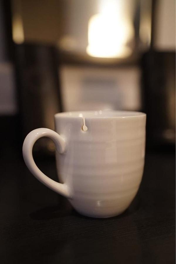 6. Çay poşetinizin ipini memnuniyetle tutmaya hazır bu kupa.
