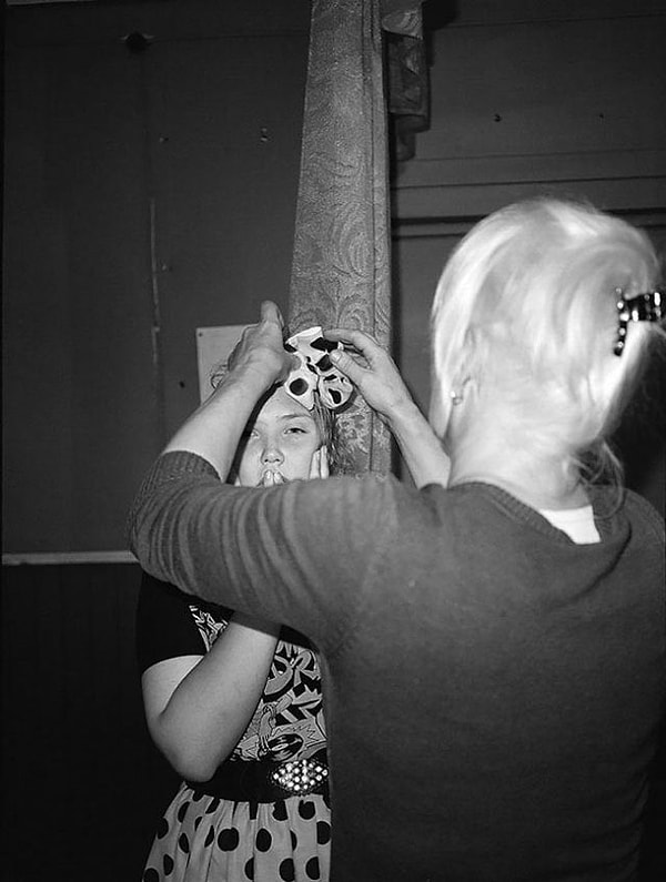 1. Приготовьте романтические послания в цветочках