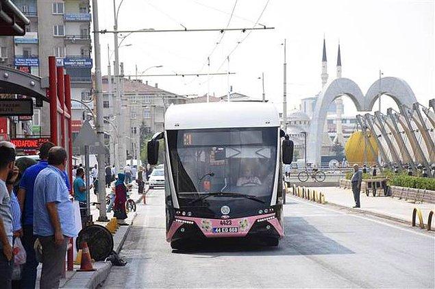 Türkiye´de ilk olarak Malatya’da denenen ve hizmete konulan iki pembe trambüsün şoförlüğünü de kadınlar yapıyor.