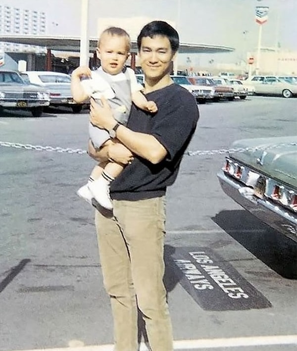 12. К сожалению, Брэндон погиб на съемочной площадке в 28 лет