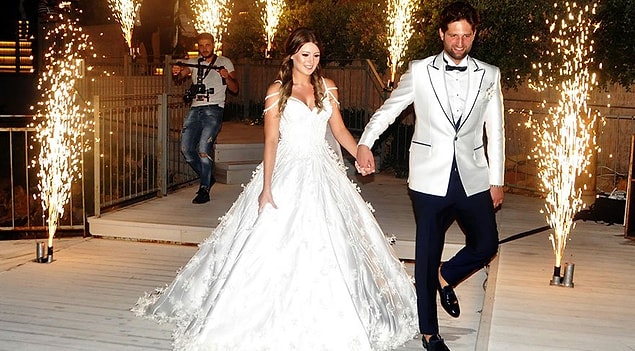 6. Gizem Karaca, düğününde üç boyutlu detayları olan bir gelinlik tercih etti.