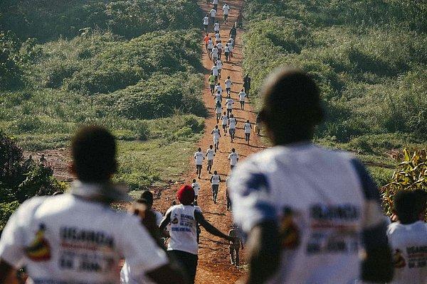 Uganda'da ise bir uluslararası maratonun unutulmaz fotoğraflarını çekmişti.