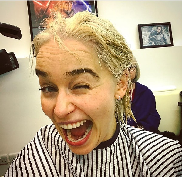 2. Точнее, была до недавнего времени. Но недавно Эмилия перекрасилась в блонди, и теперь она матерь драконов 24/7!