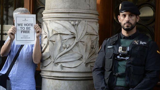 İspanya'da Neler Oluyor? Bağımsızlık Referandumu Öncesi Polis, Katalan Hükümetine Baskın Yaptı