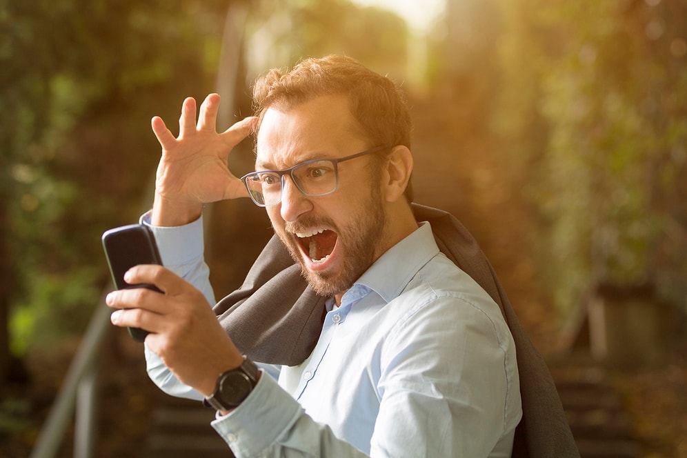 Telefonunun Emeklilik Zamanının Geldiğini Anladığın 11 Acı An